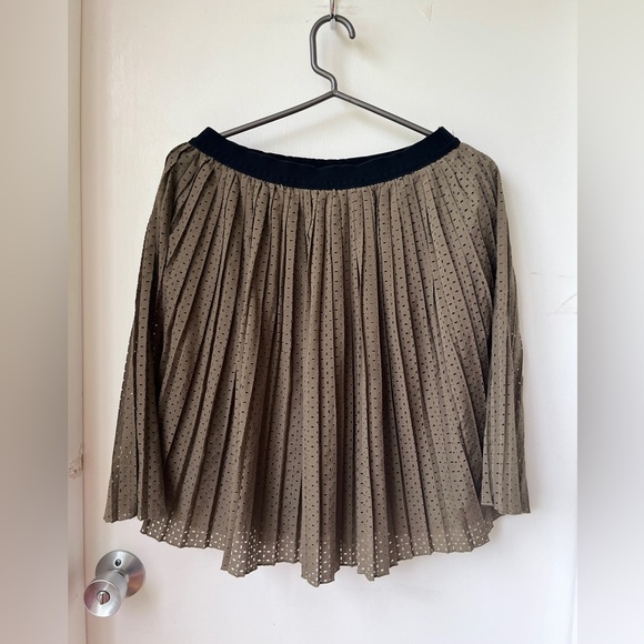 Joe fresh olive eyelet pleated skirt size S - Picture 3 of 10